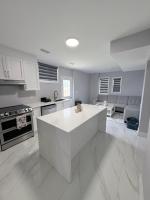 Walk to the Falls 3BR Retreat Free Parking - Bed and Breakfast Niagara Falls