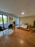 Separate Area mit Schlafzimmer und Badezimmer - Ferienwohnung Heroldsberg