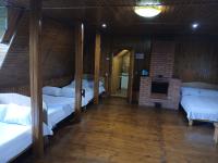 Dormitorio Misto con 10 Letti