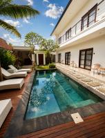 Puri Warung Guest House with Pool in Canggu - B&B Tambakboyo