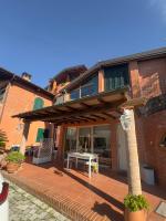 Agrihome di Alberto Giuseppe Gulotta - BELLA VISTA B&B - Chalet Marinaresco - B&B Massarosa