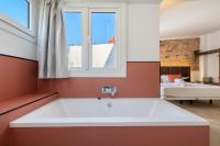 Atic Port Apartsuite con bañera y terraza Adults Only - Chambres d'hôtes Tarragone