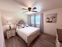 Farm House stay with soaking tub and hot tub barn - B&B Hammond