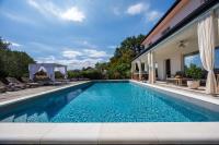 Villa Valentina - Luxurious holiday for 9 people with xxl pool and whirpool - B&B Bribir