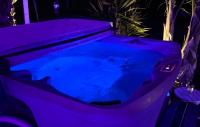 Coastal Vibes, Hot Tub Nights - Pet Friendly - B&B Cape Coral