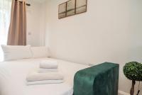 Big Group House 5 Bed 3 Bath Parking 12PPL - Bed and Breakfast Rugby