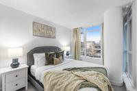 Chic 2BR Downtown Oasis Balcony & Parking - B&B Toronto
