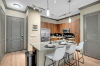 Chic 2BR- Pool,Gym,Pkng,Near BOK Ctr&Arts Dstrct - B&B Tulsa