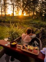 Fiery Peak Cosy Retreat with Stargazing & Hot Tub - Bed and Breakfast Geraldine