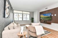 Urban 2BR Oasis with Scenic Rooftop and Gym - B&B Arlington