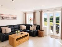 Rainbow's End at The Bay Filey, 2 dogs welcome, sleeps 6 - B&B Filey