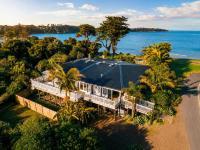Lannan Beach House - Waterfront & Spa - B&B Oneroa