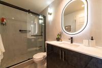 Elegant 2BR Condo in Prime Downtown Location - Bed and Breakfast Toronto