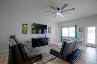 Affordable 3BR Home w/ Private Saltwater Pool - Chambres d'hôtes Cape Coral