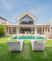 Villa Stemar Modern 4BR Villa in Kerobokan - Bed and Breakfast Kerobokan