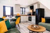2 Bed House, Sleeps 5, 10 Mins From City, Parking, Garden, Perfect For Contractors, Tourists, Business, Travel, Short & Long Stays Welcome, Great Rates Available At Peachy Stays - B&B Nottingham