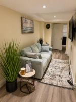 Cozy Two Bedroom Basement Apartment - B&B Oakville