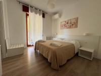 Doppel-/Zweibettzimmer mit Balkon