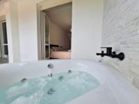 Luxury Jacuzzi Escape Poetto - by Domorent - Ferienwohnung Quartu Sant'Elena