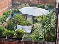 Stylish 2-Bed Loft Apartment with Terrace 2 min walk to Fulham Tube Station - Chambres d'hôtes Londres