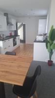 Spacious airy modern private detached house - Chambres d'hôtes Beeston