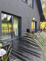 Prywatny dom z jacuzzi, widokiem na jezioro i Beskid Wyspowy - B&B Kornatka