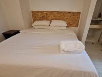 Studio Lit King-Size