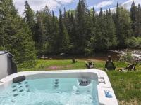 Chalet du Loup - Spa & Game room - B&B Saint-Alexis-des-Monts