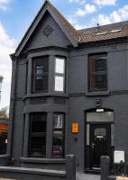The Black House - Spacious 5 Bed - Sleeps 11 - B&B Liverpool