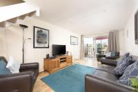 Porth Beach House - Dog friendly, Beachfront, Parking - Bed and Breakfast Porth