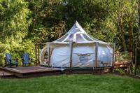 Stargaze and Swim at the Hideout - Luxury Glamping - B&B Oregon City