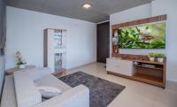 Spacious Oasis with Balcony Kitchen Near Malls - Bed and Breakfast Luque