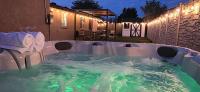 Hot Tub, Game Room, Coffee Bar, Fire Pit, Pancakes - B&B Page