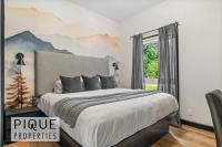 Luxury Rockies Escape - Pool&HotTub - King Bed - AC! - B&B Canmore