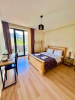 Habitación Estándar con cama extragrande, balcón y vistas a la montaña