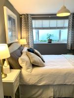 Private small double with ensuite & parking in central Bridport - B&B Bridport