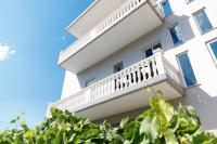 Lumora Living Modern Apartment Free Parking - B&B Gjirokastra