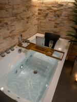 VIP Wellness Oase mit 3Zi Sauna Whirlpool und vielem mehr - Chambres d'hôtes Backnang