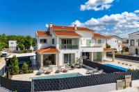 Villa Aria with heated Pool and Whirlpool - Happy Rentals - B&B Parenzo