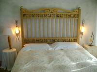Zimmer mit Kingsize-Bett und Bergblick