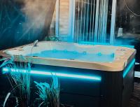 Luxury Spa Retreat with HotTub, Sauna and Massage Chair - Bed and Breakfast Great Baddow