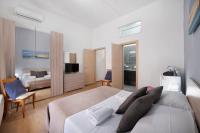 Vierbettzimmer mit Dusche