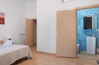 Dreibettzimmer mit Dusche