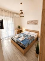 Deluxe Double Room with Side Sea View