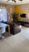 Tumi's Home away- 3 Bedroom - B&B Emalahleni