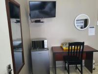 Zibu Guest House - Bed and Breakfast Emalahleni