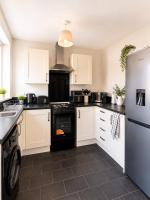The Cosy House - 3 Beds, Sleeps 4, Free Parking - B&B Seacombe