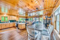 Lakefront Gloversville Home w/ Beach + Dock! - Chambres d'hôtes Broadalbin
