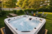 Spacious Retreat - Private Yard & Family Lounge - B&B Louisville