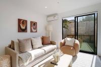 Modern Te Atatu Sanctuary - Air-con and Sofa Bed - B&B Auckland
